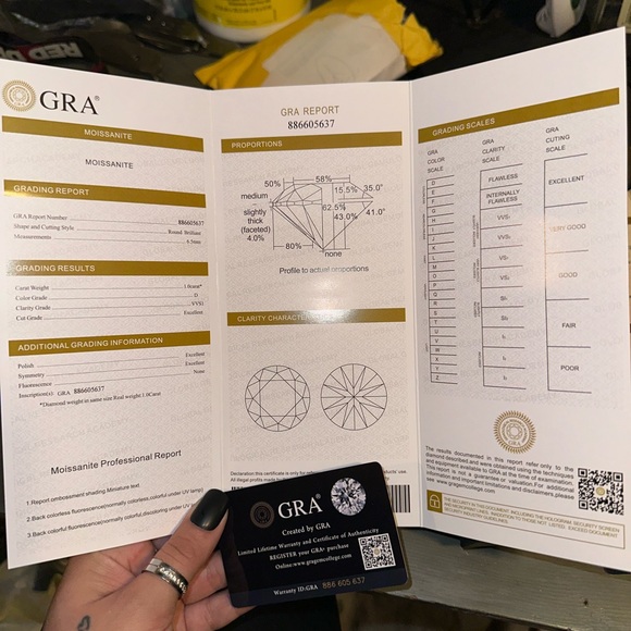 diamond studs - Picture 3 of 4